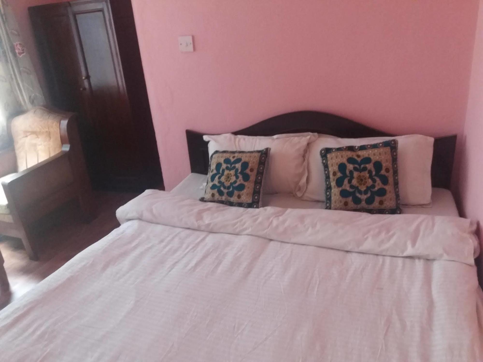 Kings Land Hotel Катманду Екстериор снимка