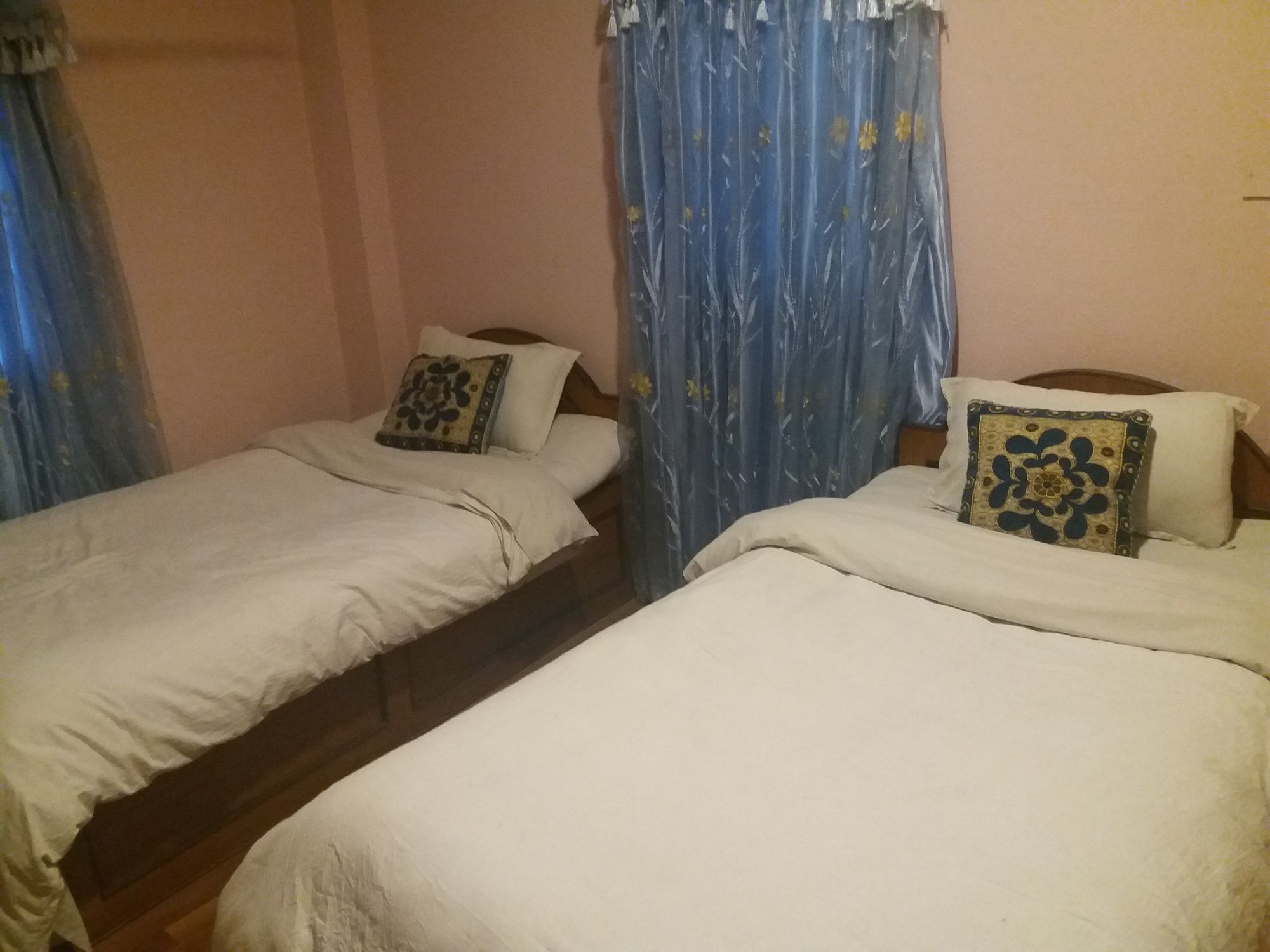 Kings Land Hotel Катманду Екстериор снимка